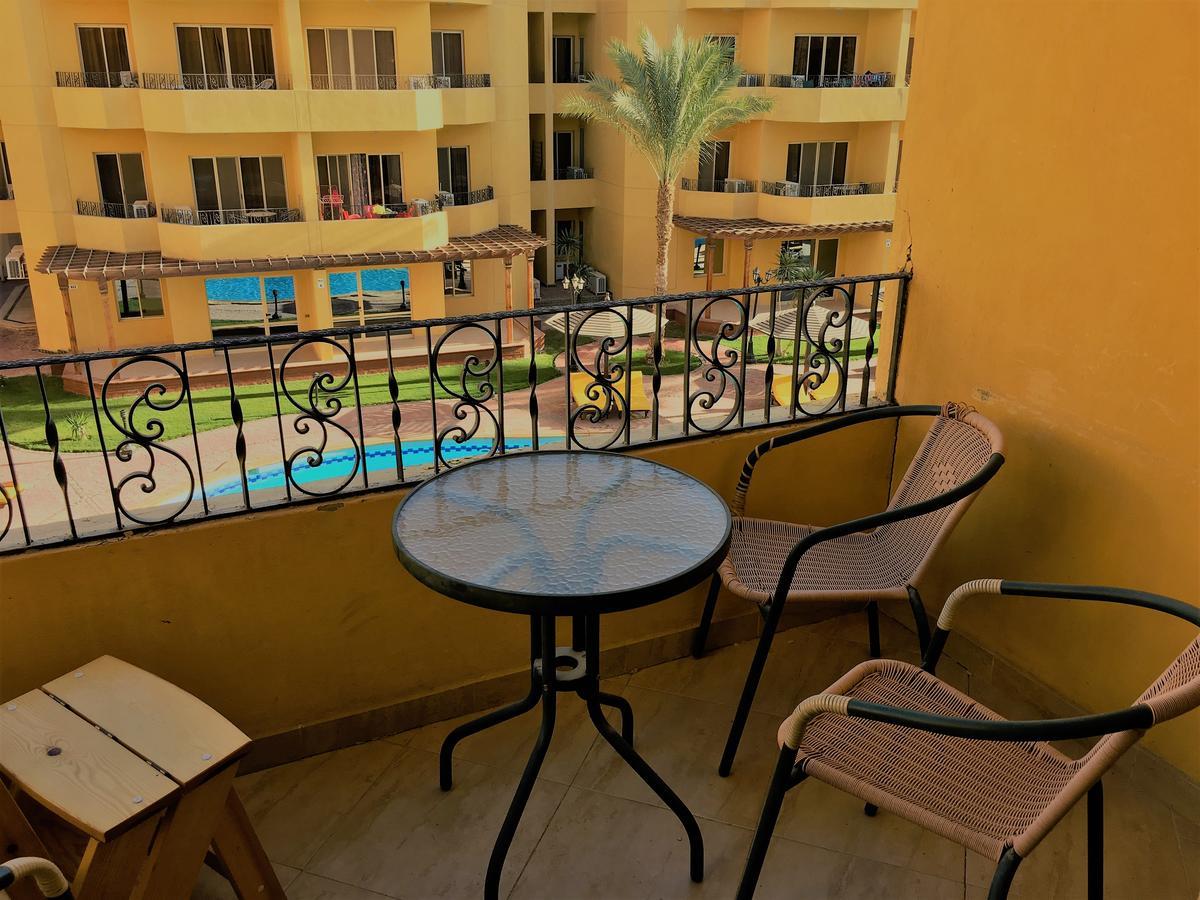 Pool View At British - Unit 13 Appartement *